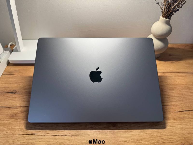 Apple MacBook Pro 16 2021 16-Core GPU M1 Pro 32Gb 512Gb Space Gray M1699 фото