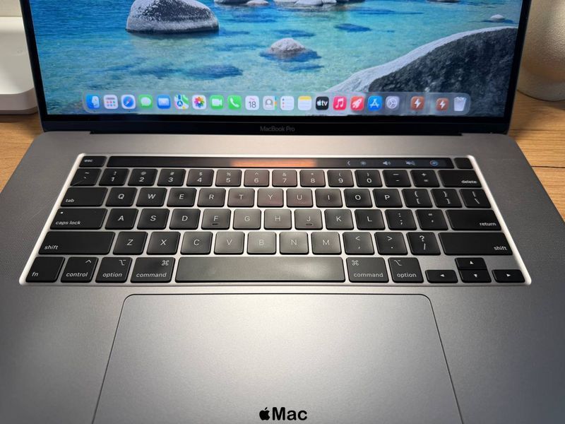 Apple MacBook Pro 16 2019 intel i7 16Gb 512Gb Radeon 5300M 4Gb Space Gray M2571 фото
