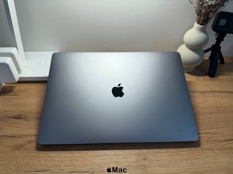 Apple MacBook Pro 16 2019 intel i7 16Gb 512Gb Radeon 5300M 4Gb Space Gray M2571 фото