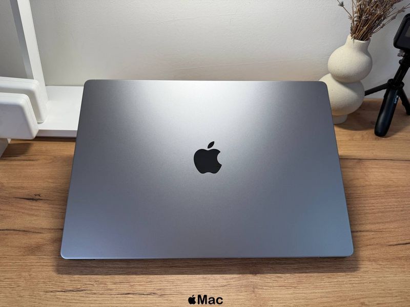 Apple MacBook Pro 16 2021 16-Core GPU M1 Pro 16Gb 512Gb Space Gray M2296 фото