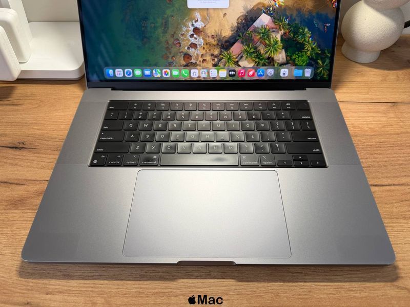 Apple MacBook Pro 16 2021 16-Core GPU M1 Pro 16Gb 512Gb Space Gray M2296 фото
