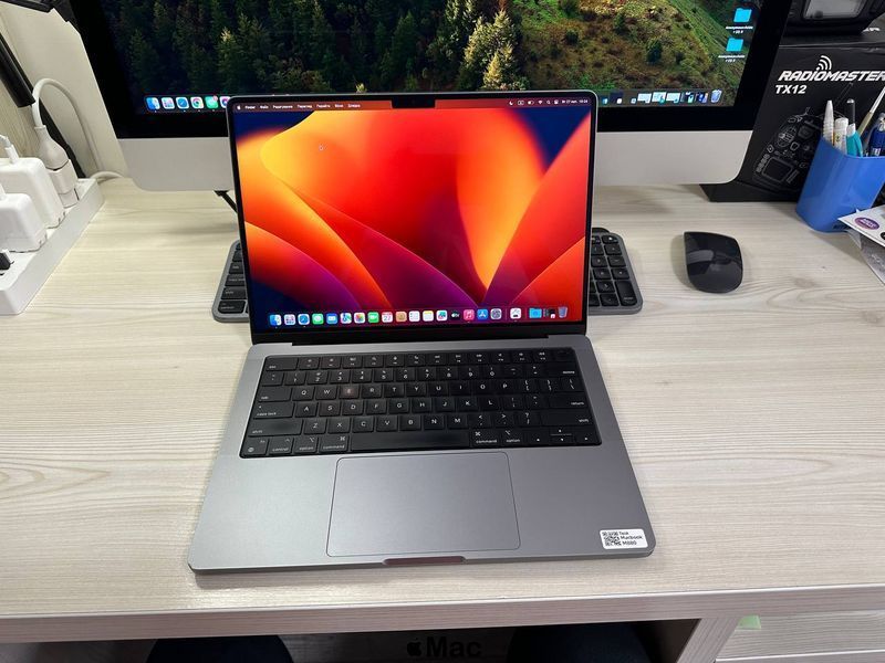 Купити Apple MacBook Pro 14 2021 M1 Pro 16/512Gb Space Gray M880 в ...