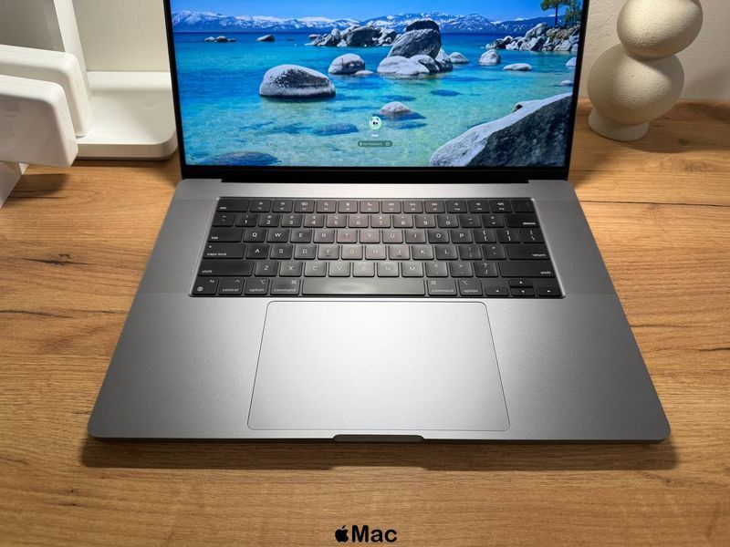 Apple MacBook Pro 16 2021 16-Core GPU M1 Pro 32Gb 512Gb Space Gray M2369 фото
