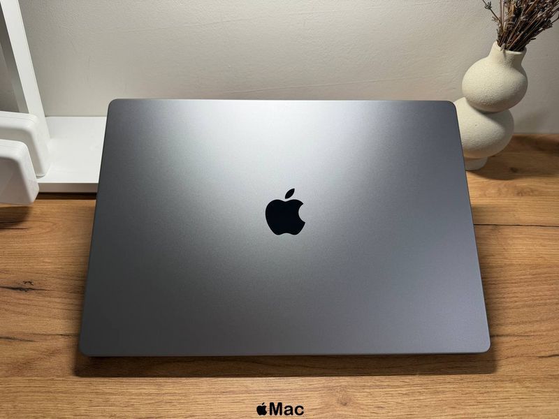 Apple MacBook Pro 16 2021 16-Core GPU M1 Pro 32Gb 512Gb Space Gray M2369 фото