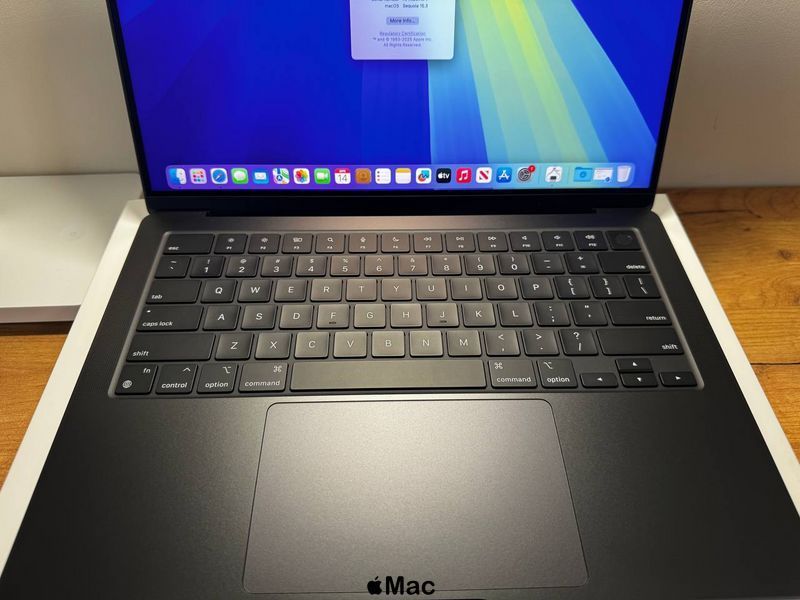 Apple MacBook Pro 14 2024 M4 16Gb / 512Gb Space Black M1481 фото