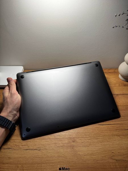 Apple MacBook Pro 16 2019 8-Core i9-9880H 32Gb 1Tb Radeon 5500M 8Gb Space Gray M1349 фото