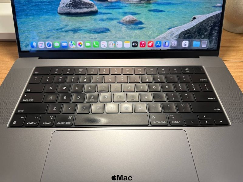 Apple MacBook Pro 16 2021 16-Core GPU M1 Pro 32Gb 1000Gb Space Gray M2096 фото