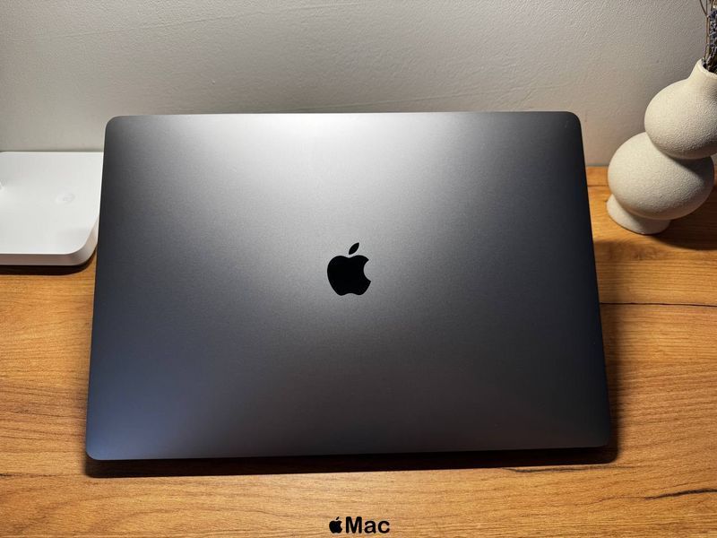 Apple MacBook Pro 16 2019 8-Core i9-9880H 32Gb 1Tb Radeon 5500M 8Gb Space Gray M1349 фото