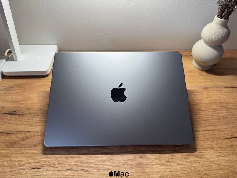 Apple MacBook Pro 14 2021 M1 Pro 32Gb 1000Gb Space Gray M1627 фото