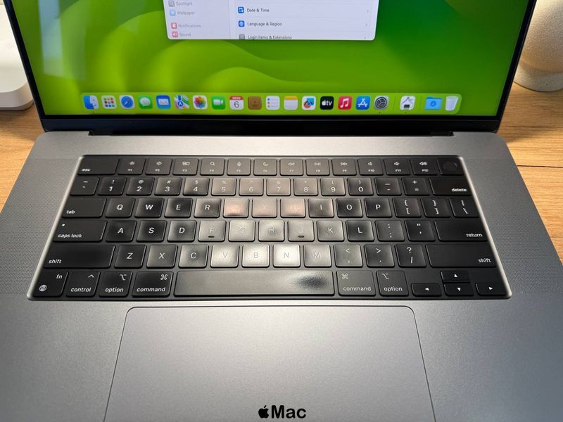 Apple MacBook Pro 16 2021 16-Core GPU M1 Pro 16Gb 1Tb Space Gray M1904 фото