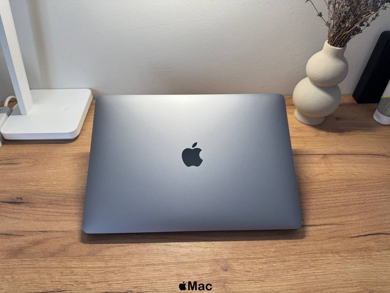 Apple MacBook Air 2020 M1 16Gb 256Gb Space Gray M1688 фото