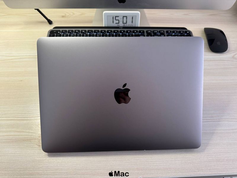 Apple MacBook Air 2020 M1 16/256Gb Space Gray M950 фото