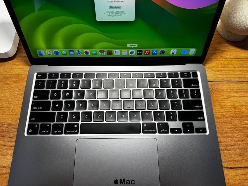 Apple MacBook Air 2020 M1 8Gb 256Gb Space Gray M1587 фото