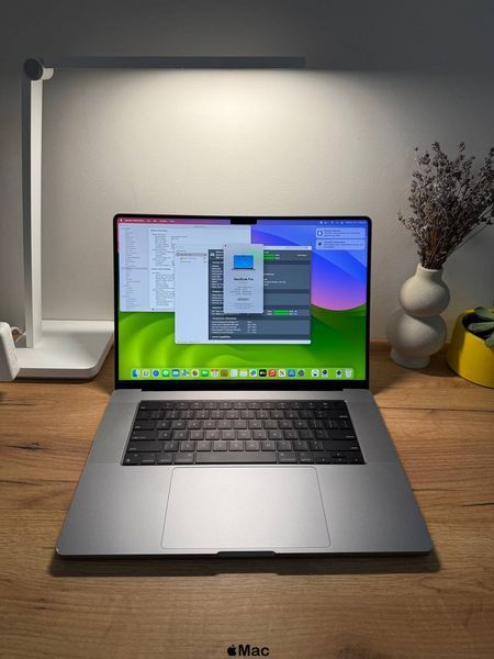 Apple MacBook Pro 16 2021 16-Core GPU M1 Pro 32Gb 512Gb Space Gray M1871 фото