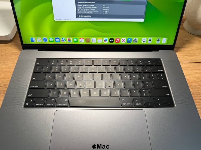 Apple MacBook Pro 16 2021 16-Core GPU M1 Pro 32Gb 512Gb Space Gray M1871 фото