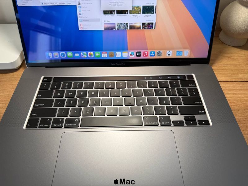 Apple MacBook Pro 16 2019 8-Core i9-9880H 32Gb 512Gb Radeon 5300M 4Gb Space Gray M1827 фото
