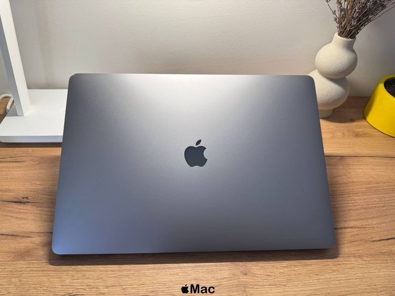 Apple MacBook Pro 16 2019 8-Core i9-9880H 32Gb 512Gb Radeon 5300M 4Gb Space Gray M1827 фото