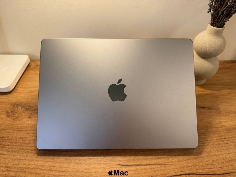 Apple MacBook Pro 14 2021 M1 Pro 16/1Tb Space Gray M1102 фото