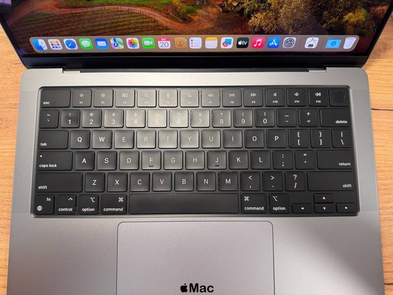 Apple MacBook Pro 14 2021 M1 Pro 16/1Tb Space Gray M1102 фото