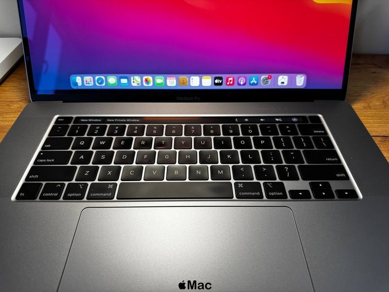 Apple MacBook Pro 16 2019 intel i7-9750H 16/512Gb Radeon 5300M 4Gb Space Gray M1346 фото