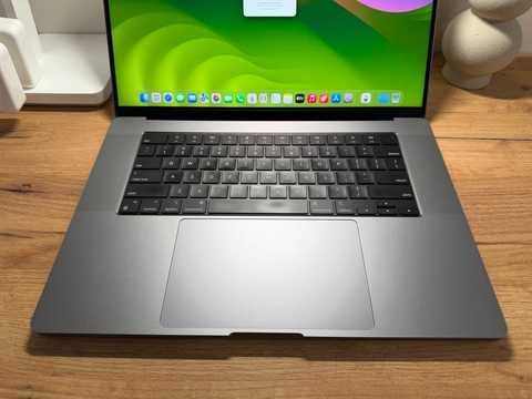 Купити Apple MacBook Pro 16 2021 M1 Max 64Gb RAM 1Tb SSD Space