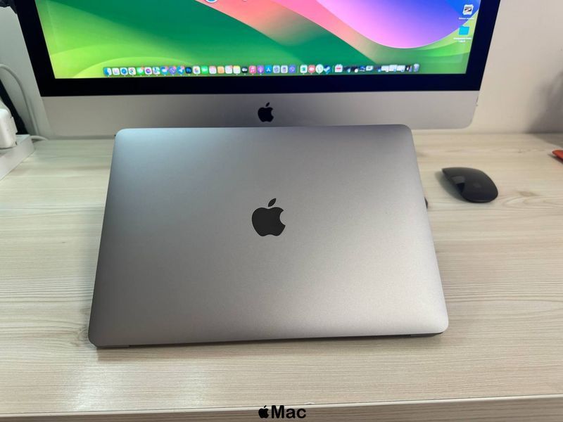 Apple MacBook Air 2020 M1 16/256Gb Space Gray M964 фото