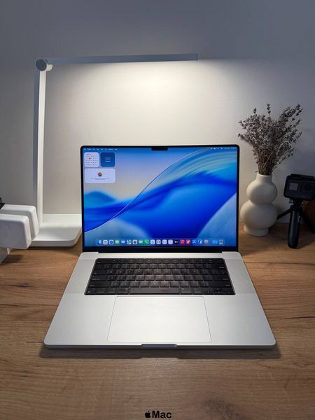 Apple MacBook Pro 16 2021 16 GPU M1 Pro 32Gb 512Gb Silver M2138 фото