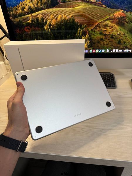 Apple MacBook Air 13 2022 M2 8Gb 256Gb Silver  M885 фото