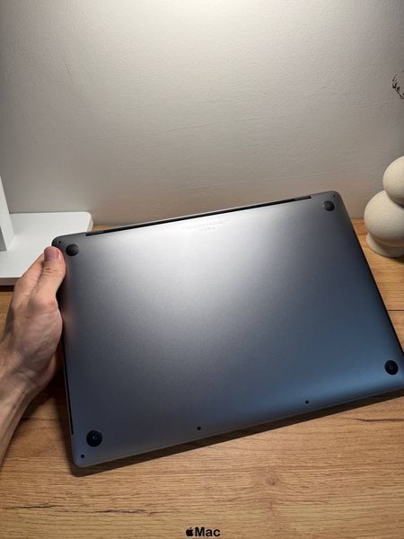 Apple MacBook Pro 16 2019 intel i9 32GB 1Tb Radeon 5500M 4Gb Space Gray M1906 фото