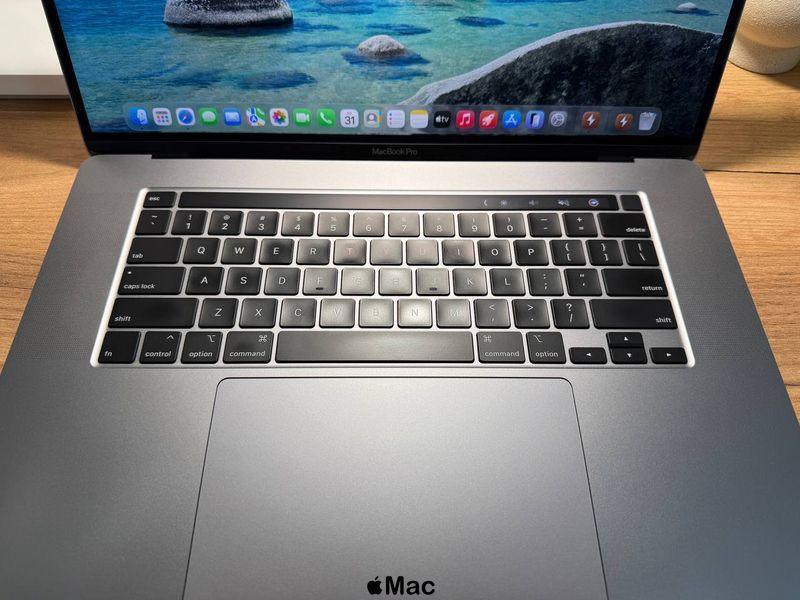 Apple MacBook Pro 16 2019 intel i9 32GB 1Tb Radeon 5500M 4Gb Space Gray M1906 фото
