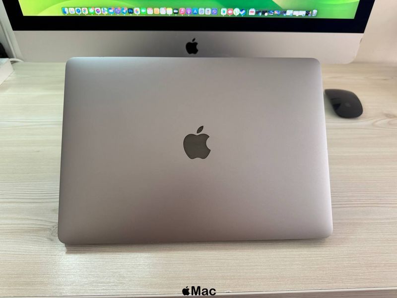 Apple MacBook Pro 2020 M1 16/512Gb Space Gray M960 фото