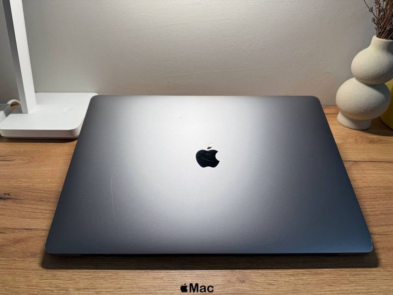 Apple MacBook Pro 16 2019 Intel i9-9880HK 32Gb 2TB Radeon 5500M 8Gb Space Gray M1856 фото