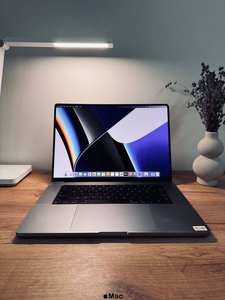 Apple MacBook Pro 16 2021 M1 Pro 16Gb 512Gb Space Gray M1168 фото