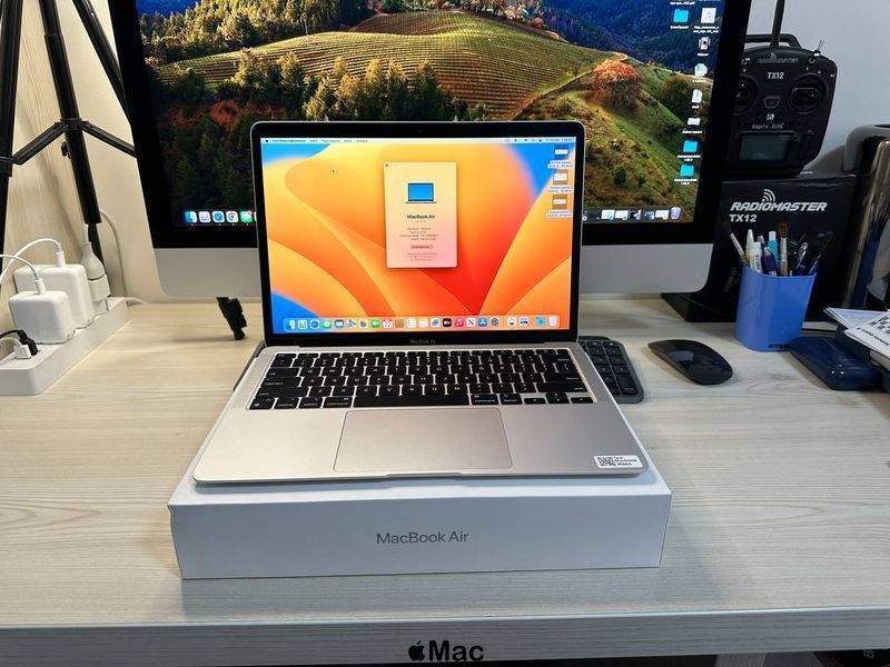 Apple MacBook Air 2020 M1 8/256Gb Silver M866 фото
