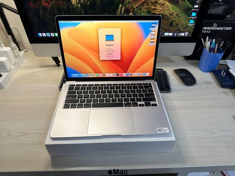 Apple MacBook Air 2020 M1 8/256Gb Silver M866 фото