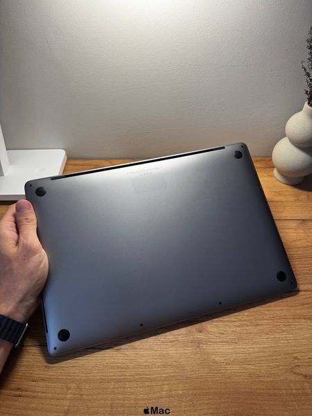 MacBook Pro 16 2019 8-Core i9-9980HK 32Gb 1000Gb Radeon 5300M 4Gb Space Gray M1595 фото
