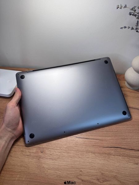 Apple MacBook Pro 16 2019 intel i7 32/512Gb Radeon 5300M 4Gb Space Gray M1116 фото