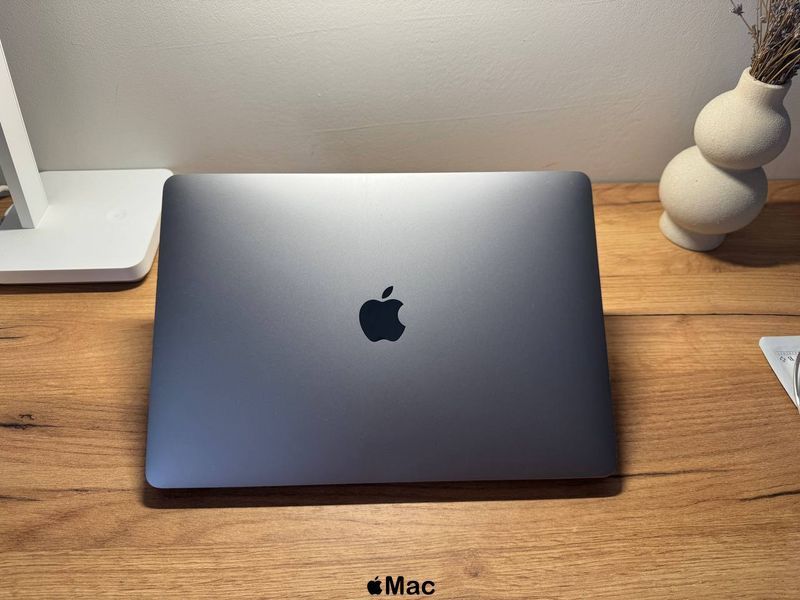 Apple MacBook Air 2020 M1 16Gb 256Gb Space Gray M1692 фото