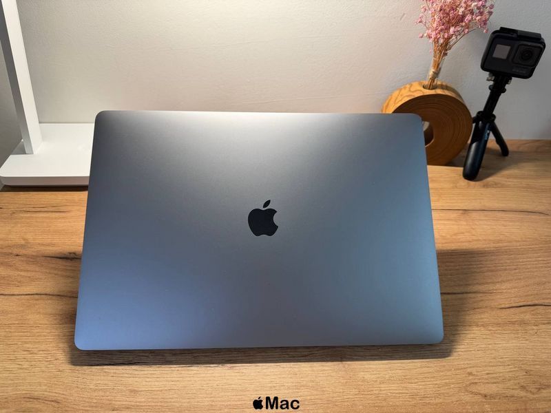 Apple MacBook Pro 16 2019 intel i7 16Gb 512GB SSD Radeon 5300M 4Gb Space Gray  M2226 фото