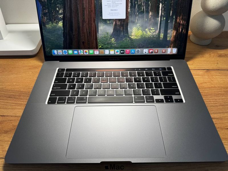 Apple MacBook Pro 16 2019 8-Core i9-9980HK 32Gb 1000Gb Radeon 5300M 4Gb Space Gray M1534 фото