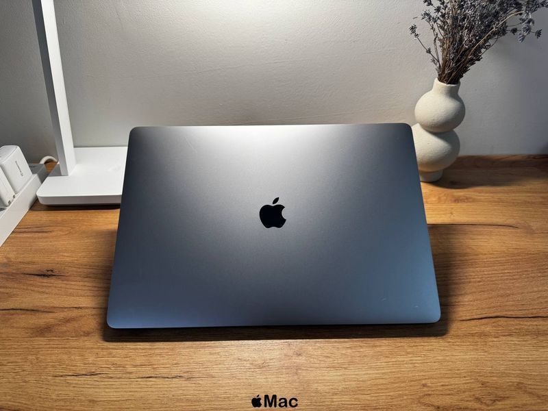 Apple MacBook Pro 16 2019 8-Core i9-9980HK 32Gb 1000Gb Radeon 5300M 4Gb Space Gray M1534 фото