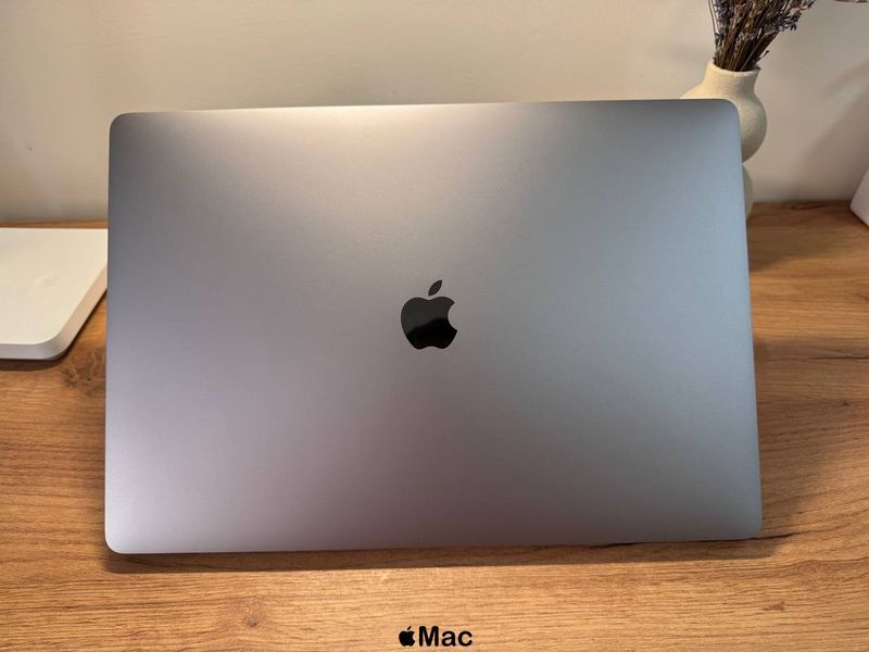 Apple MacBook Pro 16 2019 intel i7 32/512Gb Radeon 5300M 4Gb Space Gray M1116 фото
