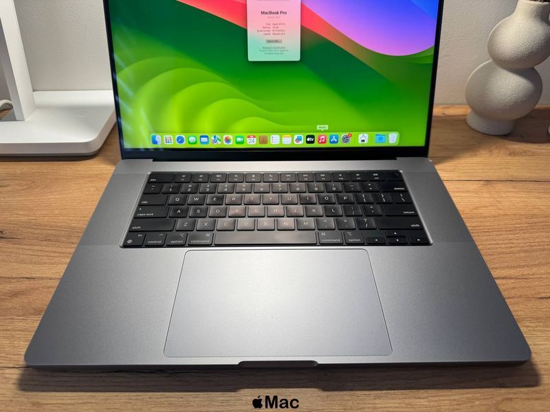 Apple MacBook Pro 16 2021 16-Core GPU M1 Pro 32Gb 512Gb Space Gray M1645 фото