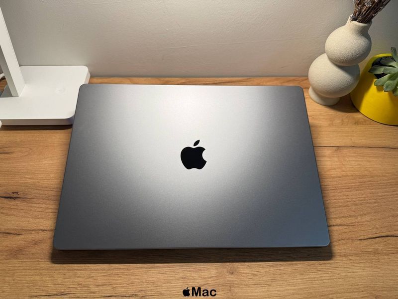 Apple MacBook Pro 16 2021 24-Core GPU M1 MAX 32Gb 1000GB Space Gray M1970 фото