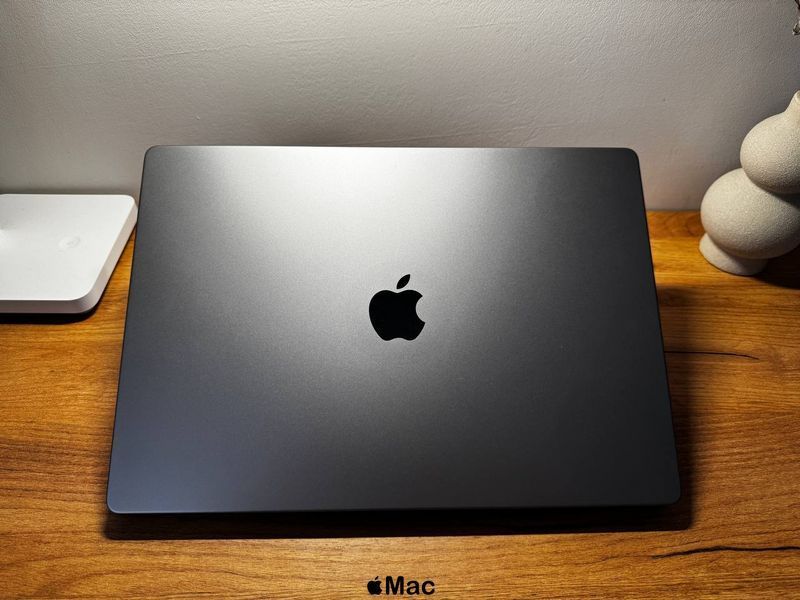 Apple MacBook Pro 16 2021 M1 Pro 16Gb 512Gb Space Gray M1271 фото