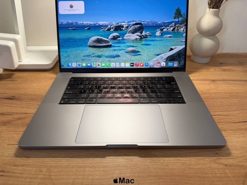 Apple MacBook Pro 16 2021 24-Core GPU M1 Max 32Gb 512Gb Space Gray M2293 фото