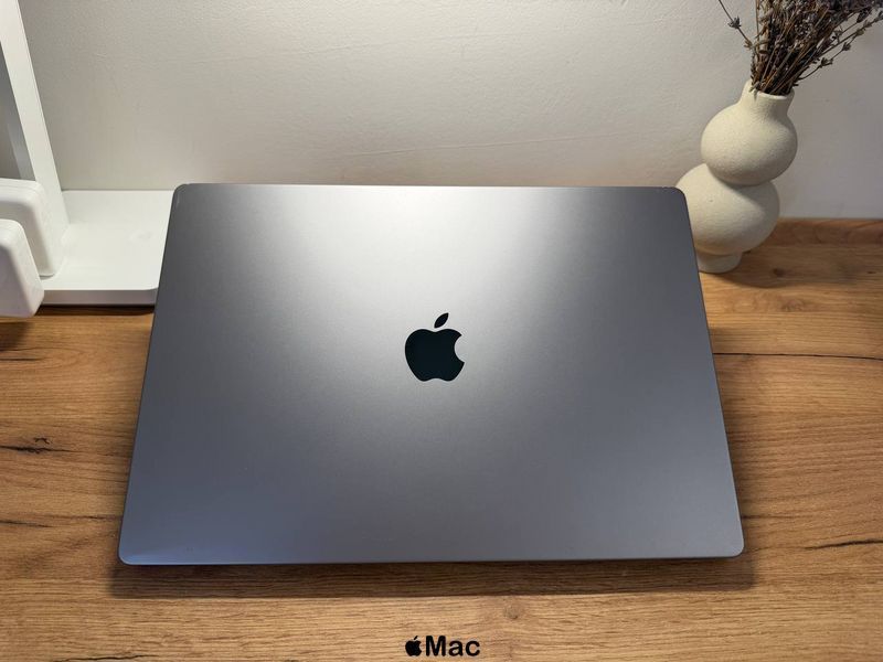 Apple MacBook Pro 16 2021 24-Core GPU M1 Max 32Gb 512Gb Space Gray M2293 фото