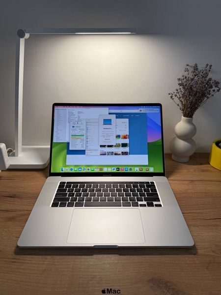 Apple MacBook Pro 16 2019 Intel i7 16Gb 512Gb Radeon 5300M 4Gb Silver M1820 фото