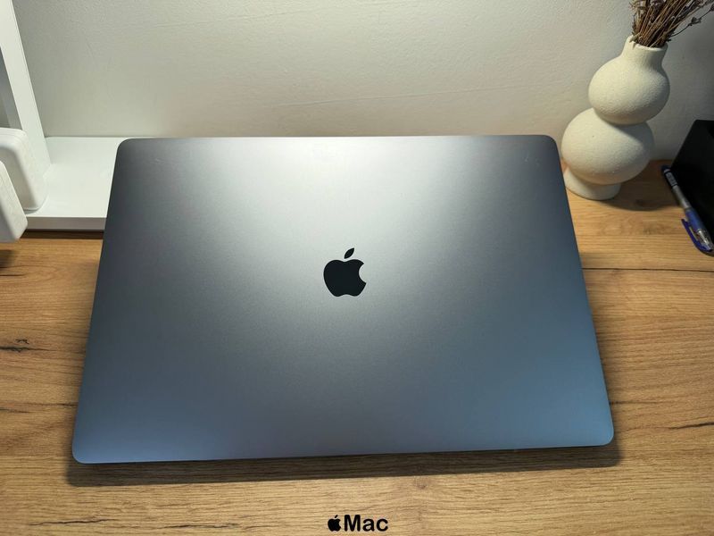 Apple MacBook Pro 16 2019 intel i7 16Gb 512Gb Radeon 5300M 4Gb Space Gray M2435 фото