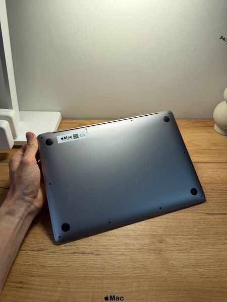 Apple MacBook Air 2020 M1 16Gb 256Gb Space Gray M2533 фото